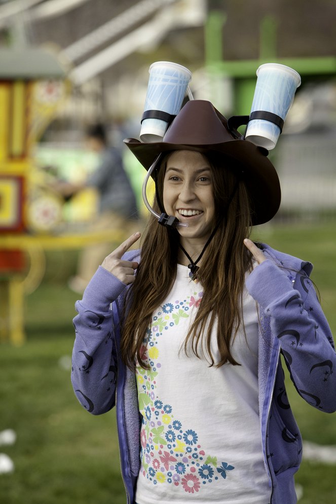 The Middle - Season 2 - Mother's Day II - Photos - Eden Sher