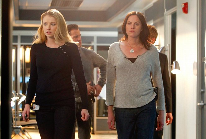 CSI - Den Tätern auf der Spur - Season 12 - Catherine Willows wagt sich (2) - Filmfotos - Elisabeth Harnois, Jorja Fox