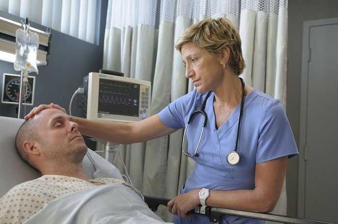Nurse Jackie - Season 2 - Comfort Food - De la película - Paul Schulze, Edie Falco