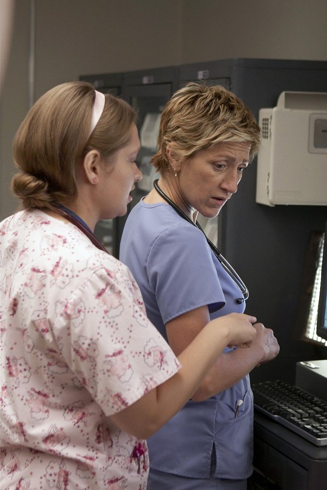 Nurse Jackie - Season 2 - Candyland - Photos - Merritt Wever, Edie Falco