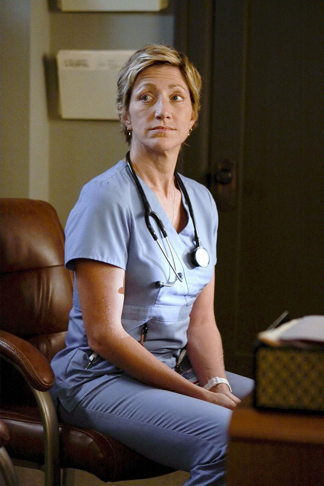 Nurse Jackie - Season 2 - Apple Bong - Photos - Edie Falco