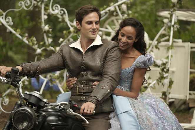 Once Upon a Time - Season 7 - Hyperion Heights - Photos - Andrew J. West, Dania Ramirez