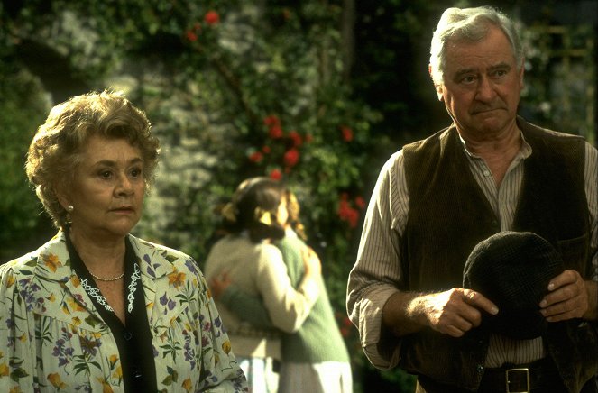 Back to the Secret Garden - De la película - Joan Plowright, George Baker