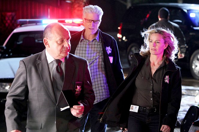 CSI - Den Tätern auf der Spur - Season 12 - CSI Unplugged - Filmfotos - Paul Guilfoyle, Ted Danson, Elisabeth Shue