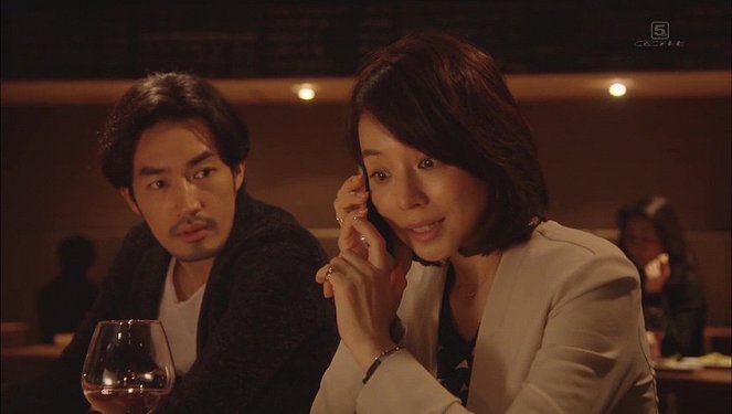 The Full-Time Wife Escapist - Van film - Ryohei Otani, Yuriko Ishida