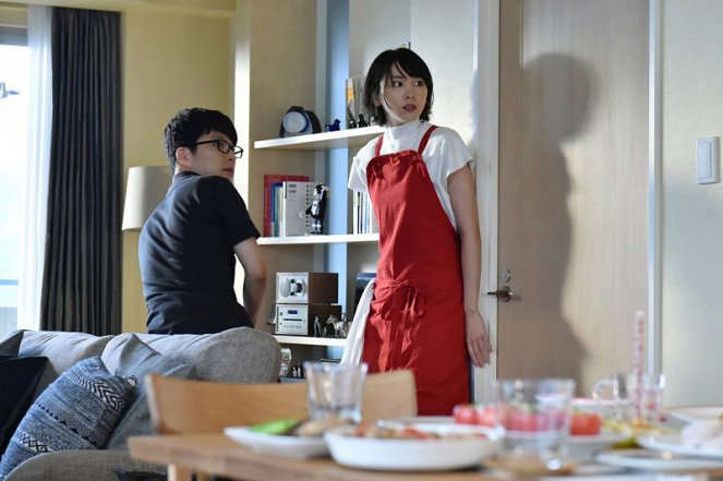 The Full-Time Wife Escapist - Van film - Gen Hoshino, Yui Aragaki