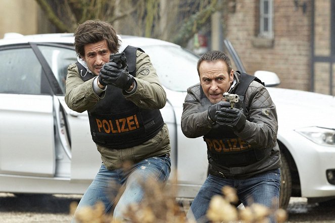 Alarm für Cobra 11 - Die Autobahnpolizei - Season 17 - Bestellt, entführt, geliefert - Photos - Tom Beck, Erdogan Atalay