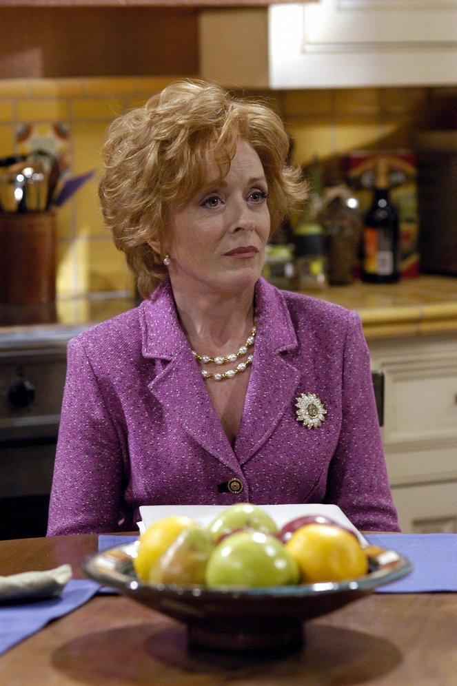 Two and a Half Men - Go East on Sunset Until You Reach the Gates of Hell - Van film - Holland Taylor