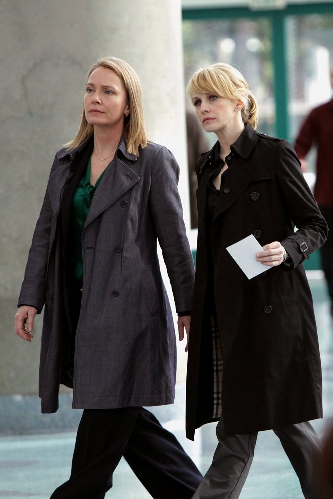 Cold Case - Season 7 - Bullet - Photos - Susanna Thompson, Kathryn Morris