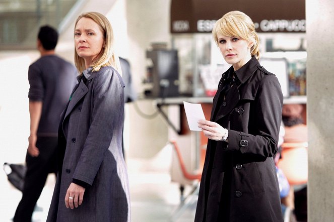 Cold Case - Season 7 - Bullet - Photos - Susanna Thompson, Kathryn Morris