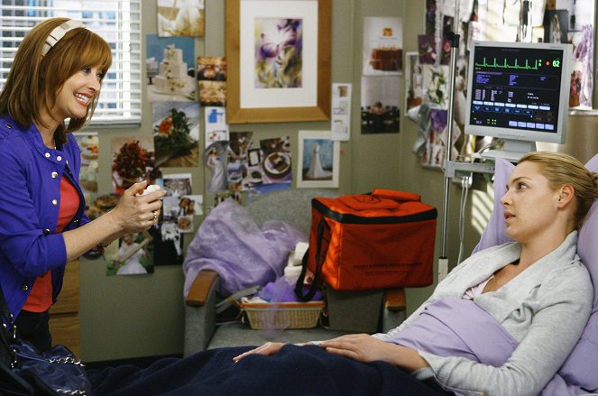 Grey's Anatomy - Season 5 - No Good at Saying Sorry (One More Chance) - Photos - Sharon Lawrence, Katherine Heigl