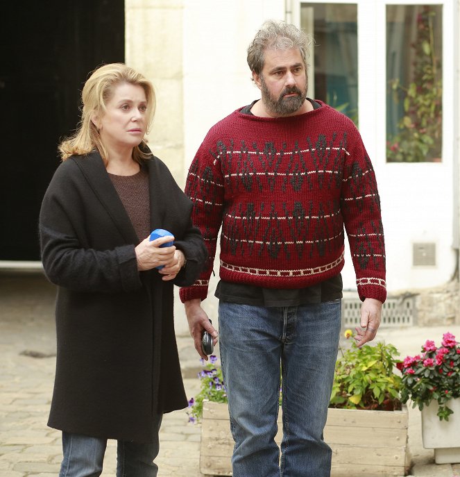 Dans La Cour - Photos - Catherine Deneuve, Gustave Kervern