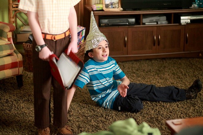 The Middle - Season 2 - The Prom - Photos - Atticus Shaffer