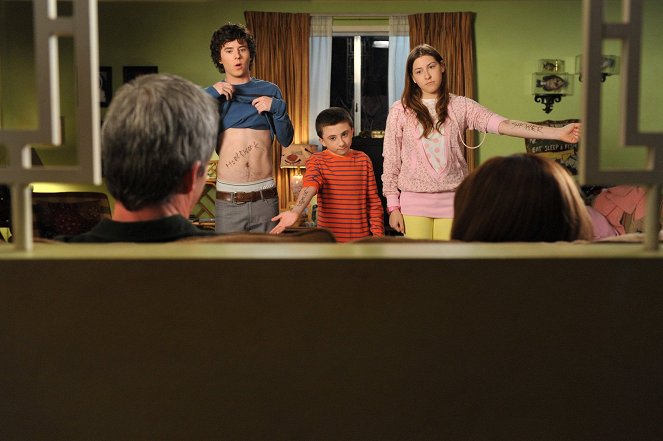 The Middle - The Sit Down - Photos - Charlie McDermott, Atticus Shaffer, Eden Sher