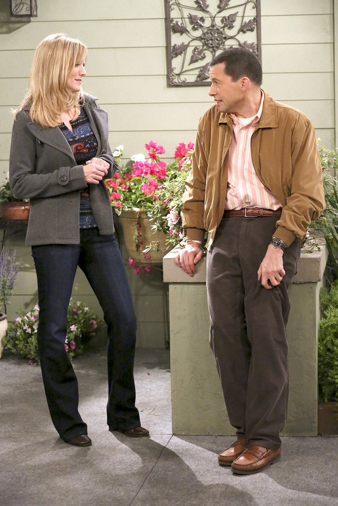 Two and a Half Men - Mr. Walden, He Die. I Clean Room. - Photos - Courtney Thorne-Smith, Jon Cryer