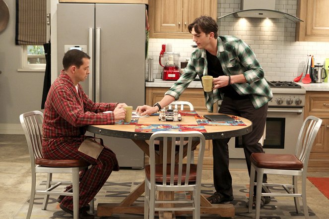 Two and a Half Men - Tazed in the Lady Nuts - Photos - Jon Cryer, Ashton Kutcher