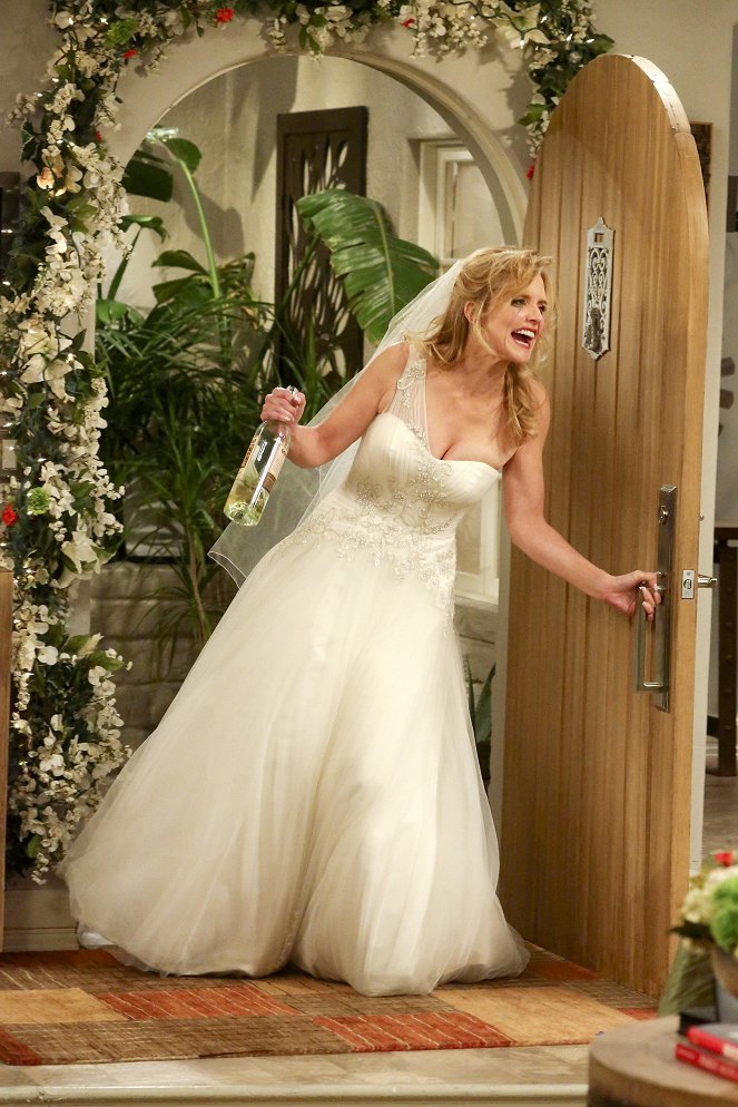 Two and a Half Men - Oh WALD-E, Good Times Ahead - Photos - Courtney Thorne-Smith