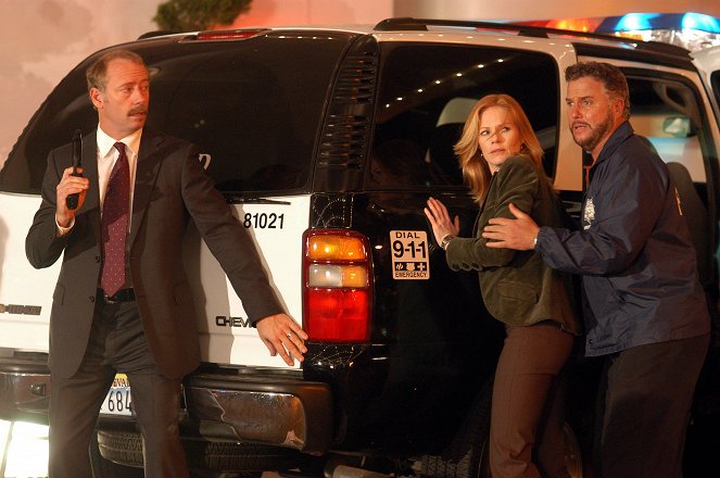 CSI: Crime Scene Investigation - Grissom Versus the Volcano - Van film - Marg Helgenberger, William Petersen