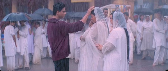 Někdy veselo někdy smutno - Z filmu - Shahrukh Khan, Kajol