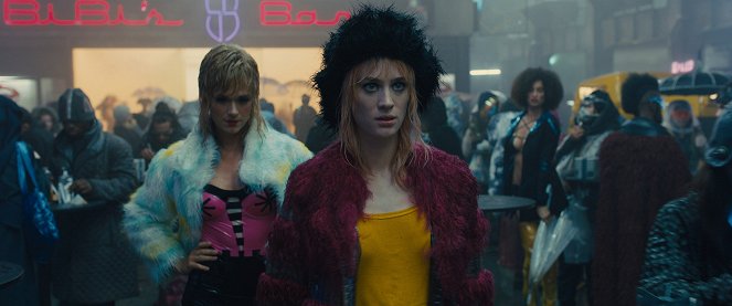 Blade Runner 2049 - Filmfotos - Krista Kosonen, Mackenzie Davis, Elarica Johnson