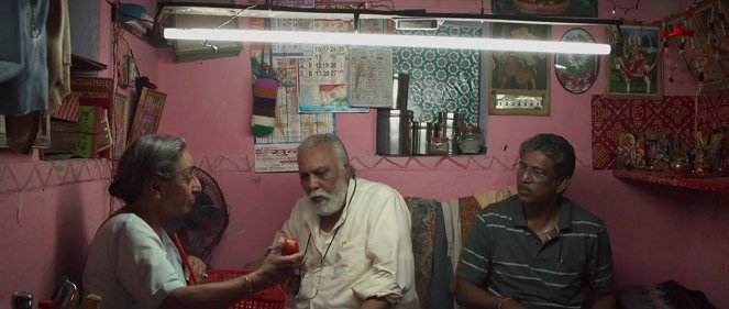 Mukti Bhawan - Filmfotók - Navnindra Behl, Lalit Behl, Adil Hussain