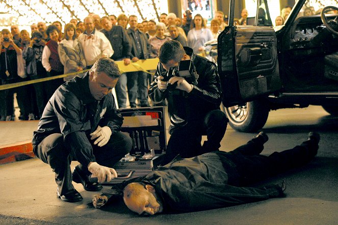 CSI - Den Tätern auf der Spur - Season 3 - Todesfahrt - Filmfotos - William Petersen, George Eads