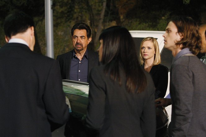 Criminal Minds - Season 4 - Am Ende des Tages - Filmfotos - Joe Mantegna, A.J. Cook