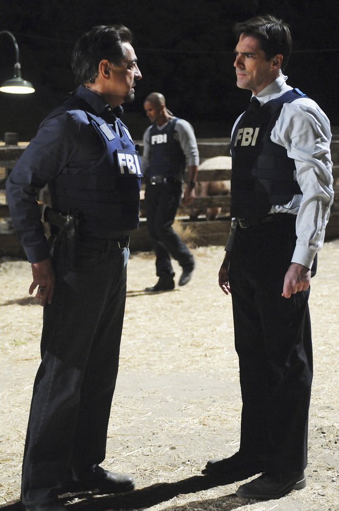 Criminal Minds - Season 4 - To Hell... And Back - Photos - Joe Mantegna, Thomas Gibson