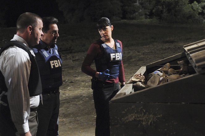 Criminal Minds - To Hell... And Back - Photos - Joe Mantegna, Paget Brewster