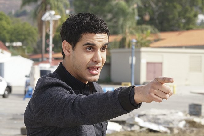 Scorpion - The Hole Truth - Photos - Elyes Gabel