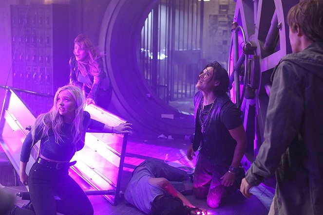 The Gifted - Le Patient X - Film - Natalie Alyn Lind, Elena Satine, Blair Redford