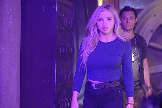 The Gifted - rX - Photos - Natalie Alyn Lind, Blair Redford