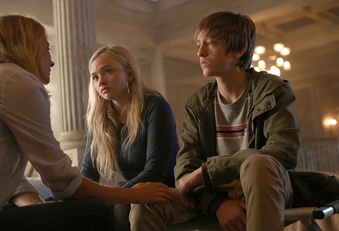 The Gifted - rX - Photos - Natalie Alyn Lind, Percy Hynes White