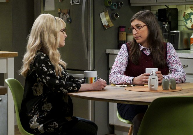 The Big Bang Theory - Season 11 - The Retraction Reaction - Photos - Melissa Rauch, Mayim Bialik