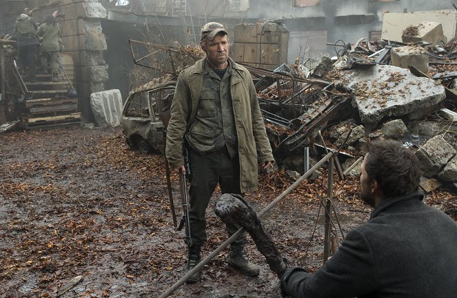 Falling Skies - Hunger Pains - Photos - Will Patton