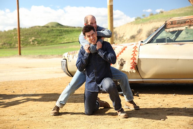 New Girl - Road Trip - Photos - Max Greenfield