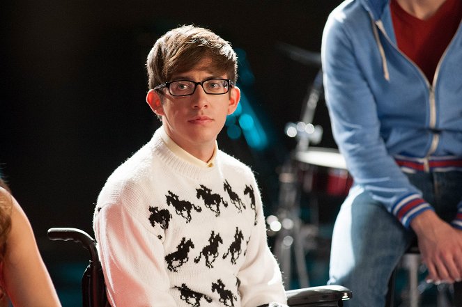 Glee - Season 4 - Lights Out - Photos - Kevin McHale