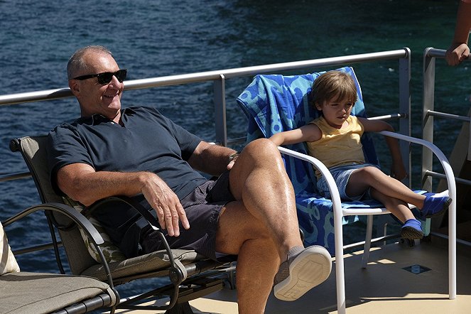 Modern Family - Season 9 - La vida en el lago - De la película - Ed O'Neill, Jeremy Maguire