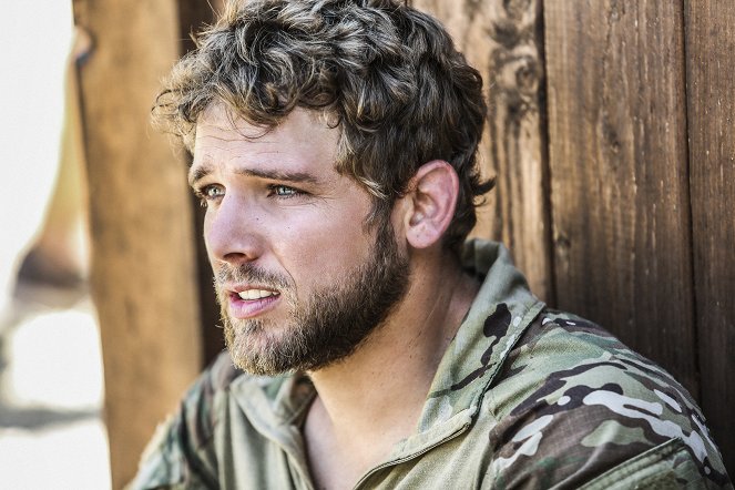 SEAL Team - Other Lives - Van film - Max Thieriot