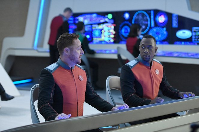 The Orville - If the Stars Should Appear - Photos - Scott Grimes, J. Lee