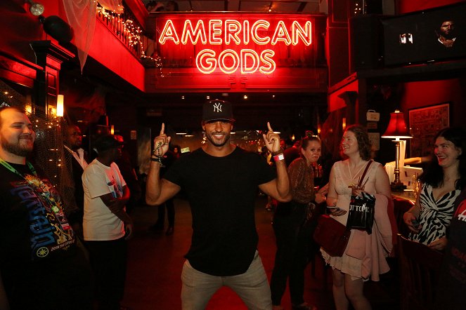 Američtí bohové - Série 1 - Z akcií - Celebration of the American Gods: Season 1 Home Entertainment Release