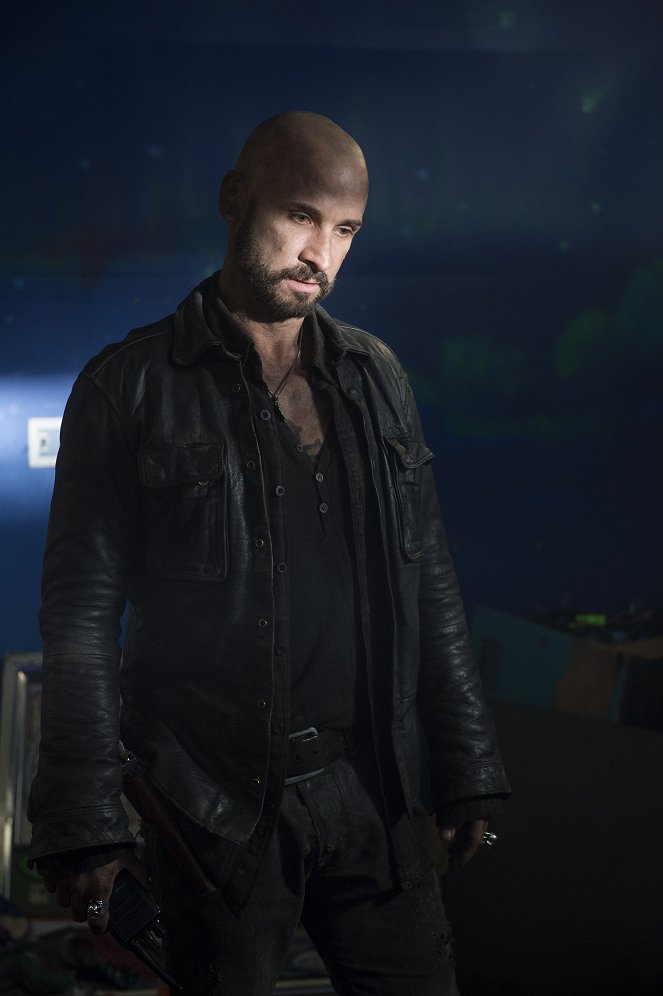 Falling Skies - Non-Essential Personnel - Do filme - Colin Cunningham