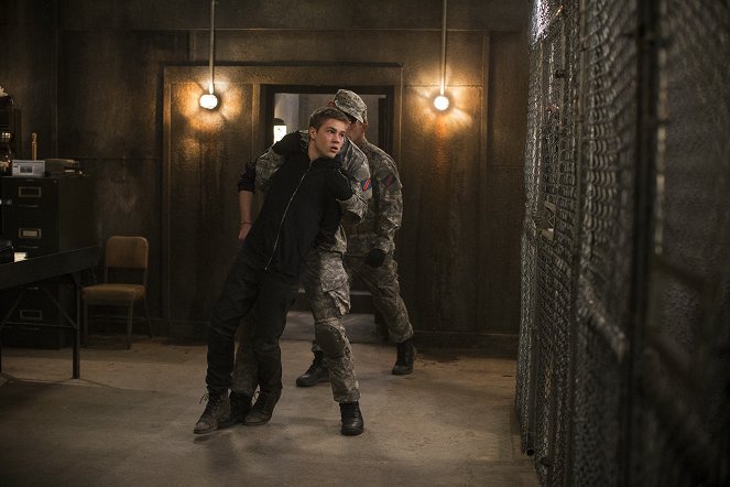 Falling Skies - Stalag 14th Virginia - Photos - Connor Jessup