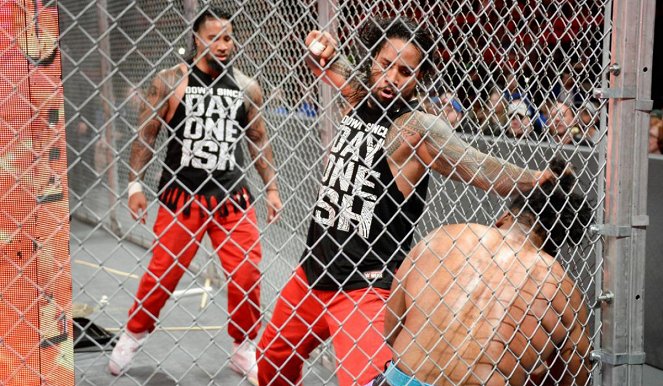 WWE Hell in a Cell - Van film - Joshua Samuel Fatu, Jonathan Solofa Fatu