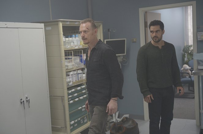 The Exorcist - Safe as Houses - Photos - Ben Daniels, Alfonso Herrera