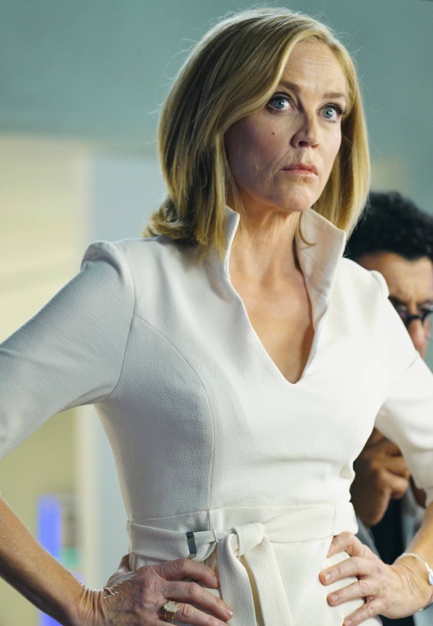 Ghosted - Pilot - Film - Ally Walker