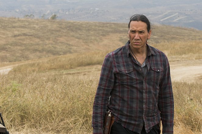 Fear the Walking Dead - This Land is Your Land - Van film - Michael Greyeyes