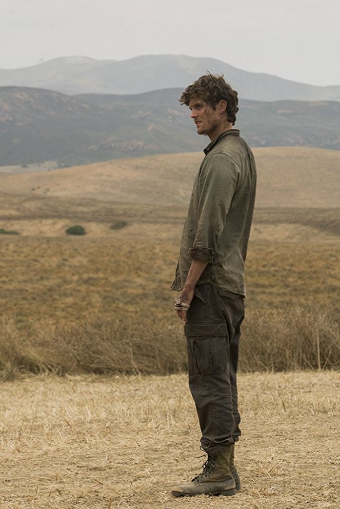 Fear the Walking Dead - Season 3 - This Land is Your Land - Photos - Daniel Sharman