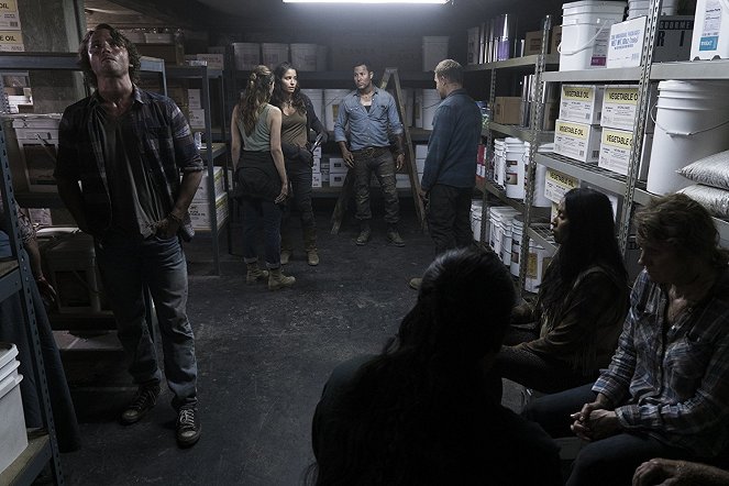 Fear the Walking Dead - This Land is Your Land - Photos