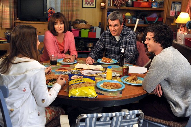 The Middle - The Guidance Counselor - Film - Patricia Heaton, Neil Flynn, Charlie McDermott